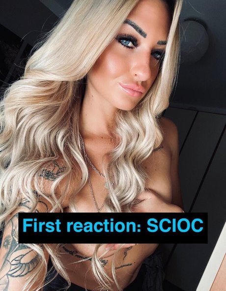 giulismolteni model hübsche bild