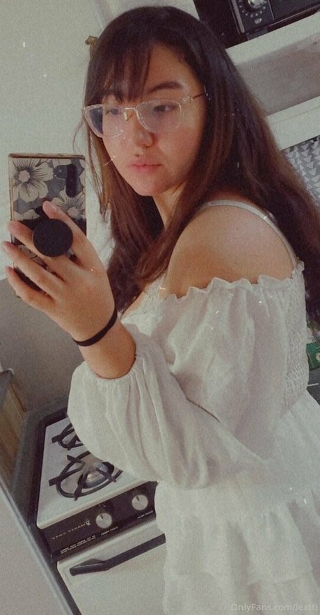 lextti perfekte nackten bild