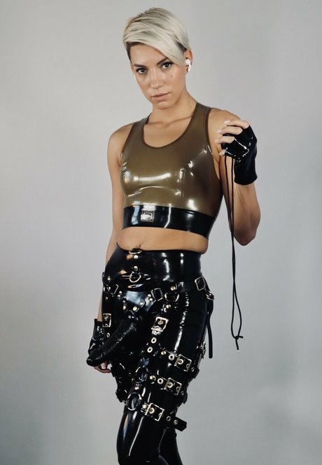 matrix dominatrix nacktheit sexy bild