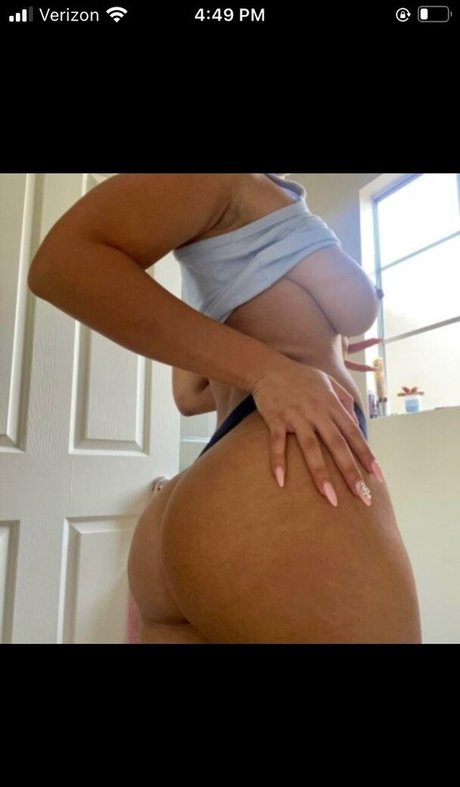 youngcoconut hd erotische bild