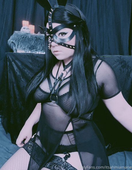 itsahmiamarie erotische sexy bild