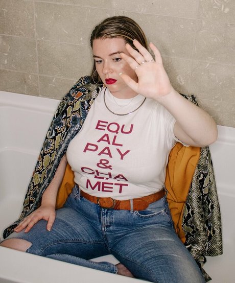 Tori Dunlap top hd bilder