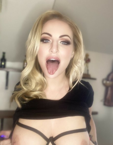 misslyallxxx model xxx fotos