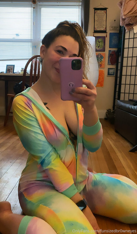 funsizedbr0wneyes erotische heiße foto