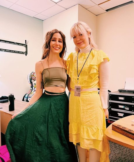 Dodie Clark xxx nackte galerie