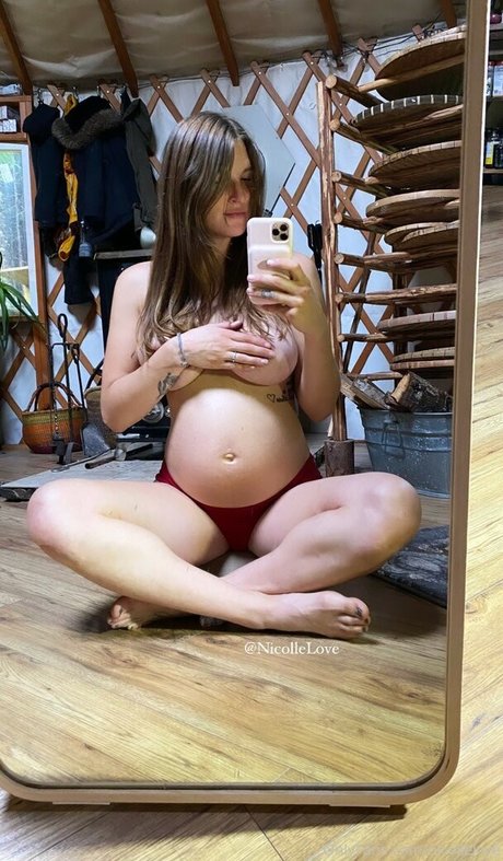 Holistic Nicole erotische galerien