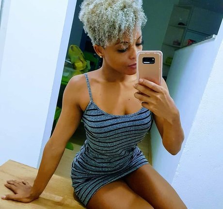 Sayoh Dos Santos beste porno bilder