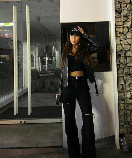 Jinnnyk exklusive nackte galerien