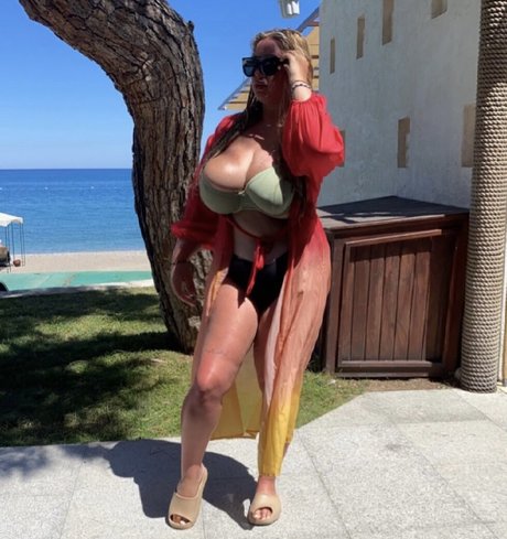 Caitlinn G sexy top archiv