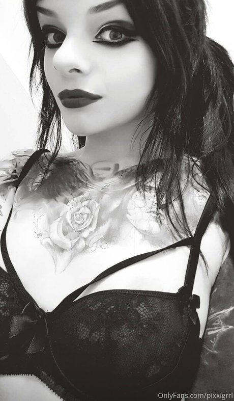 pixxigrrl model nacktheit bild