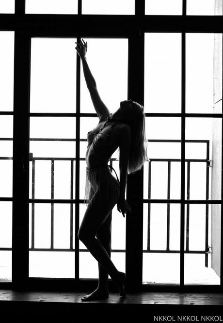 Nikki Mills top freie galerien