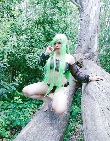 yuna ero nackt pornografische bild