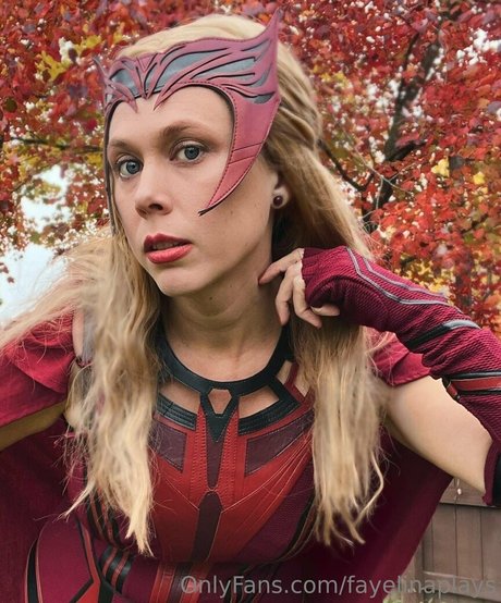 fayelinaplays freie xxx bild