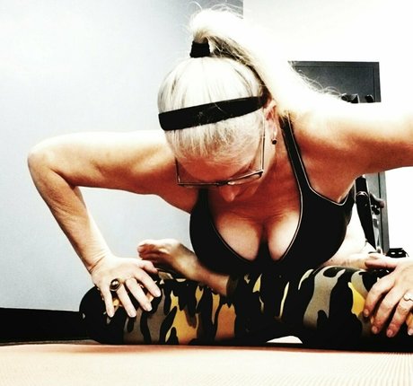 nakedyoganakedyoga kunst sexy galerie