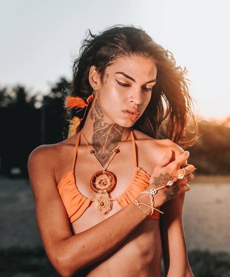 blonde kurvige onlyfans schöne nackte bild