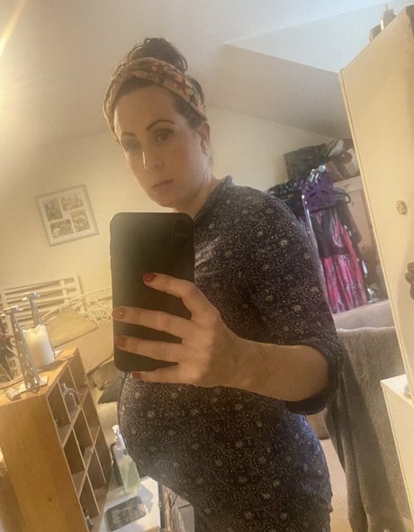 Pregnant English Rose sexy pornografische bilder