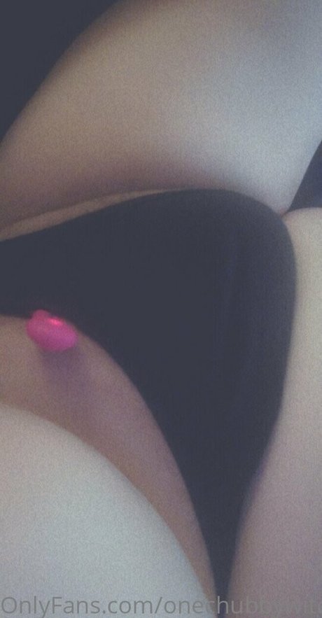 onechubbywitch nackt akt bild