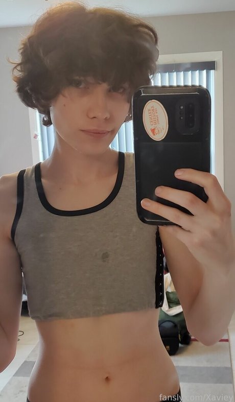 Xaviey model erwachsene bild