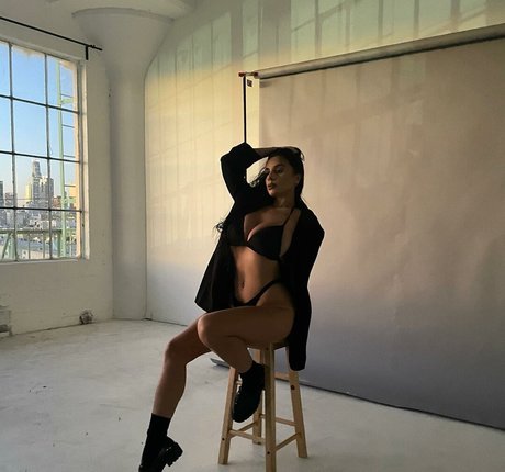 Jordan Taverner heiße exklusive galerien