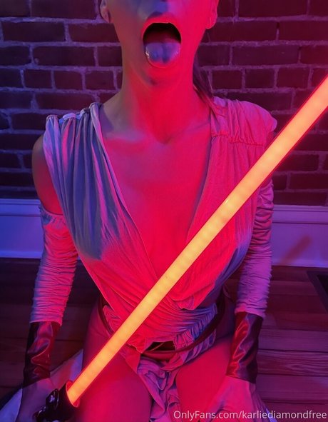 karliediamondfree nackt perfekte bild