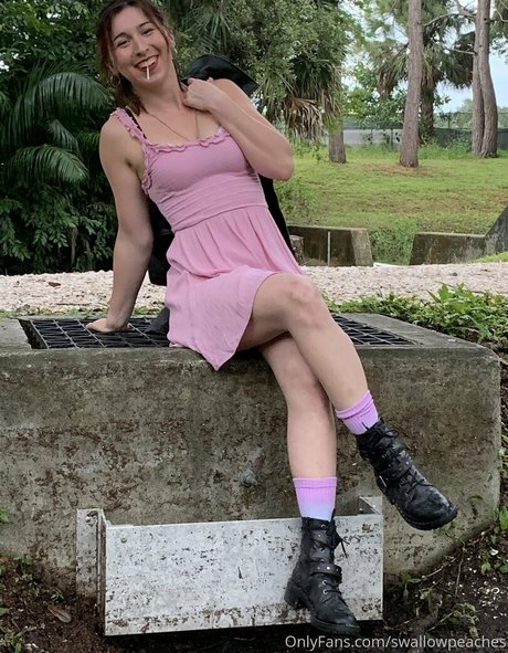 swallowpeaches nackt sexy bild