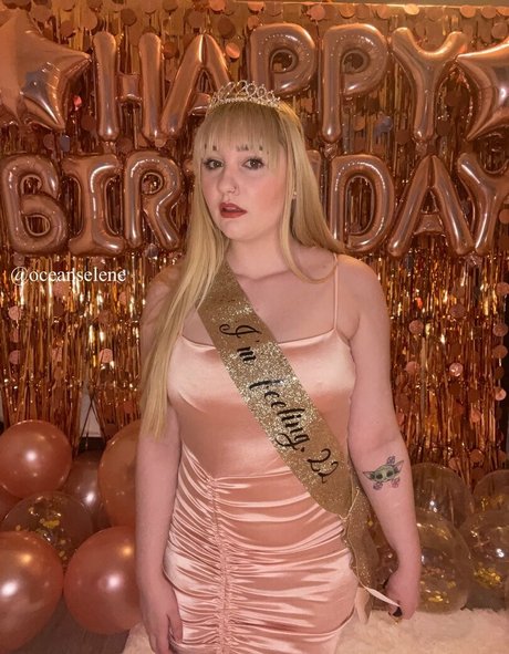 blonde männliche onlyfans hübsche kunst galerien