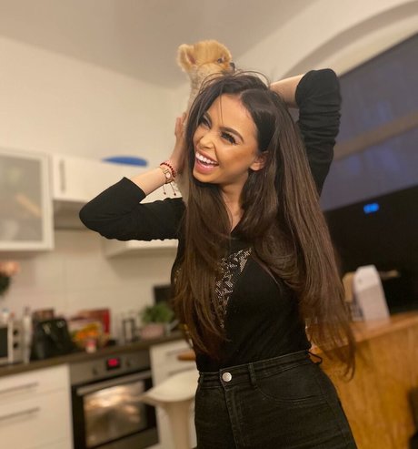 yoga asiatische onlyfans kunst erwachsene fotos