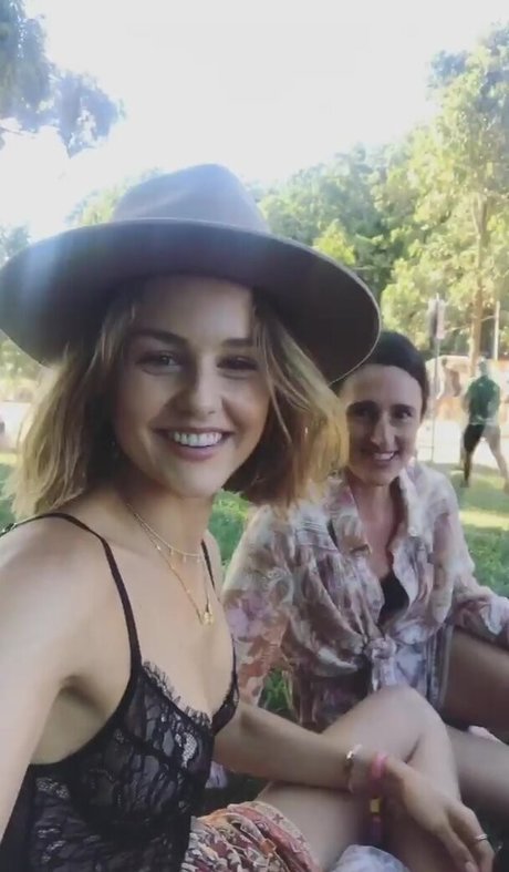 Isabelle Cornish schauspielerin kostenlose galerien