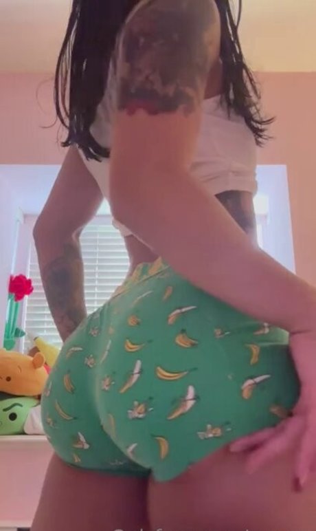 Ovnezz schauspielerin erwachsene foto