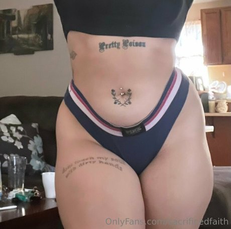 sacrificedfaith perfekte nackte foto