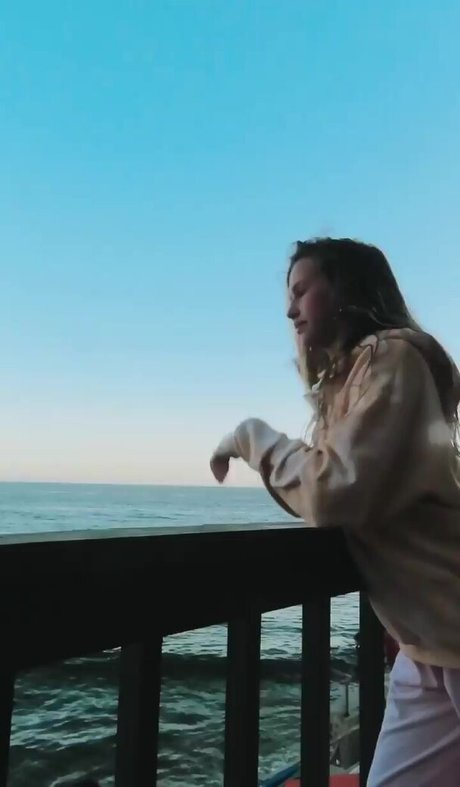 Ella Horan kostenlose akt foto