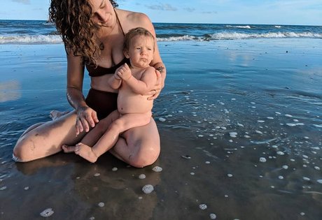 Hallee Hirsh hd nette bild