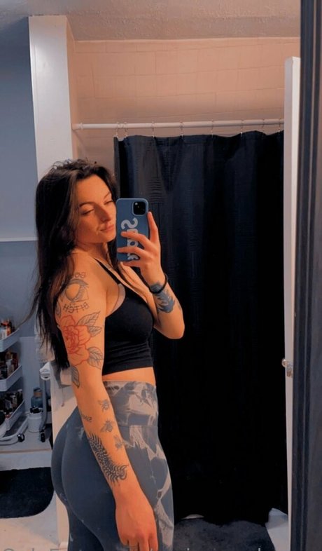 Tyarah Dziedzic nackt kunst archiv