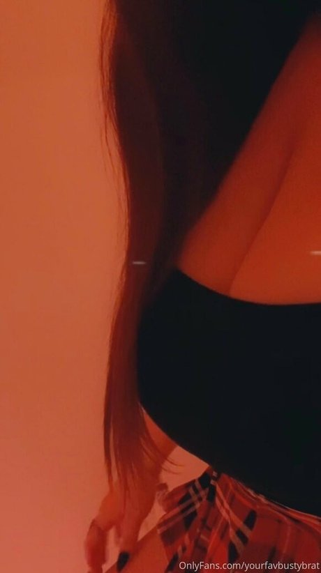 yourfavbustybrat hübsche nackte bilder