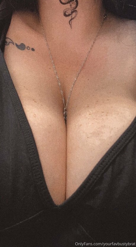 yourfavbustybrat exklusive porno fotos