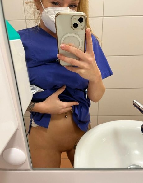 Nurselayla erwachsene nackt galerie