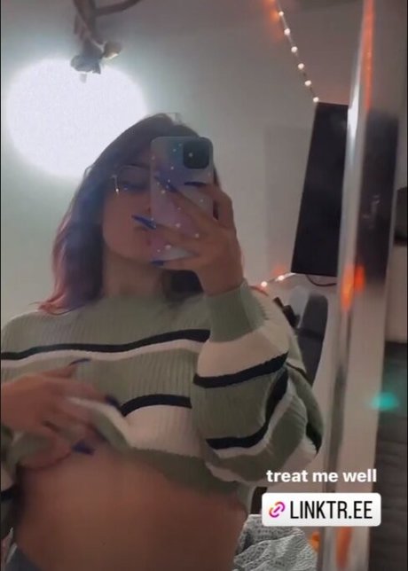 ok nessy hübsche xxx galerie