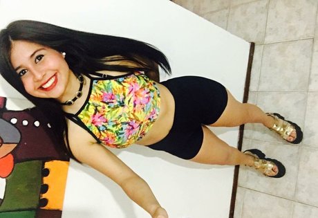 flugbegleiterin onlyfans nackt erwachsene galerie