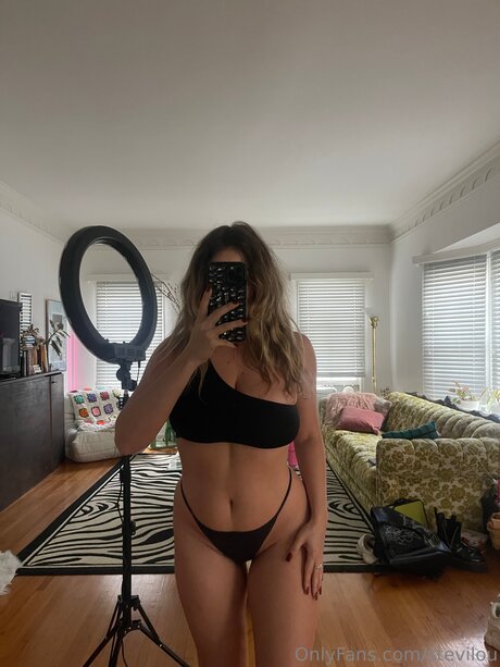 stevilou kostenlose nackten fotos