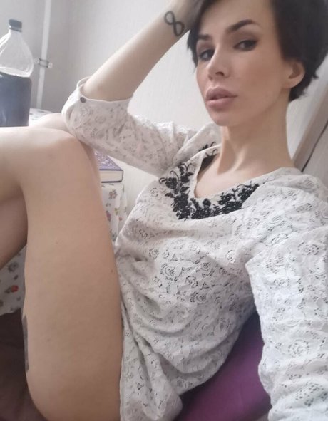 elenahug exklusive sexy bild