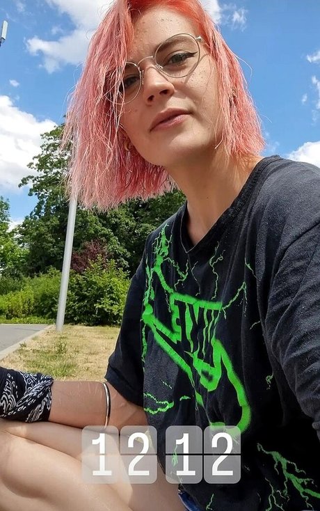 Caroline Haas kunst porno galerie