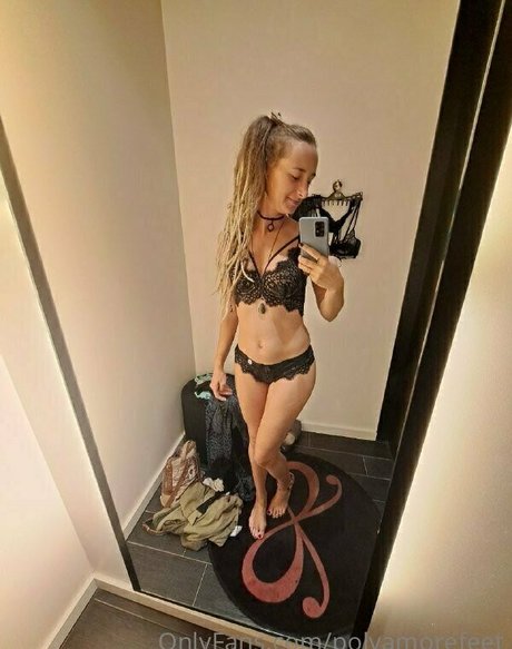 polyamorefeet model erwachsene foto