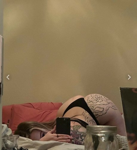 lilcannolii nackt kunst galerie