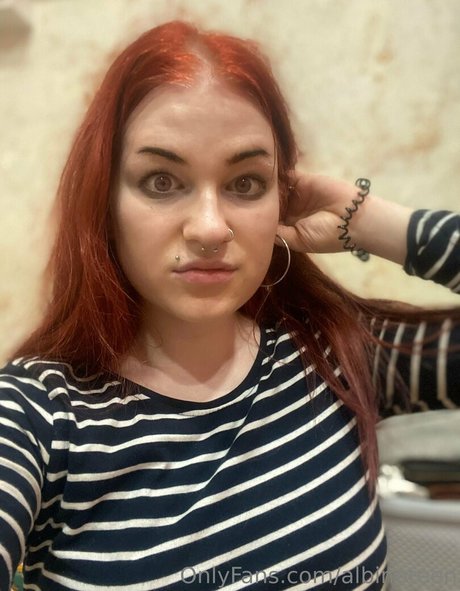 albinoteen pornostar nackten bilder