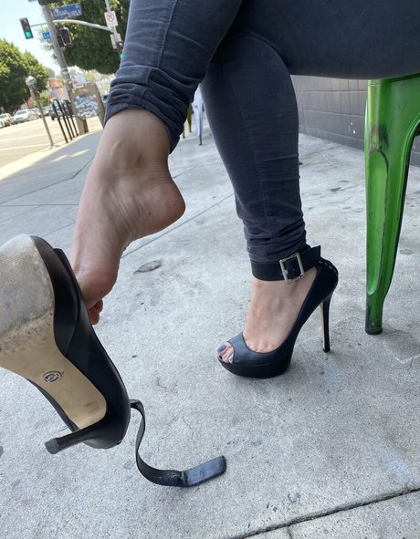 Serving Gaia nackten fotos