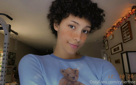 cyberfree hübsche porno foto