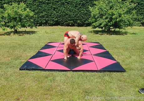 hugeandhung nackt heiße foto