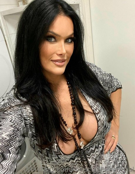 misscullinanofficial perfekte pornographische fotos