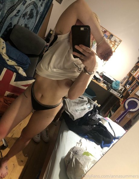 annanicolefree top nackt bild