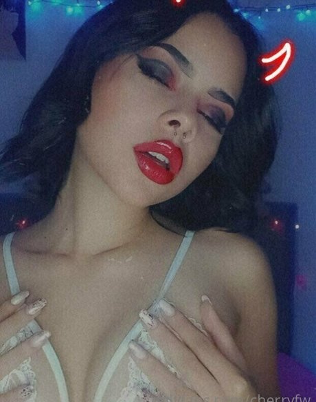 cherryfw model exklusive bild